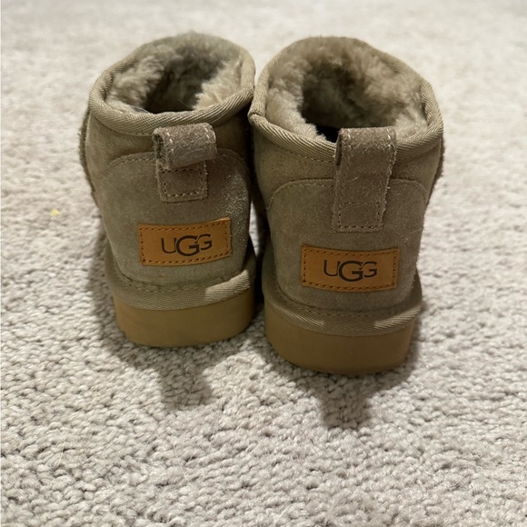 UGG Classic Ultra Mini Short Boots Tan Suede (antelope color) 6 - Picture 4 of 5